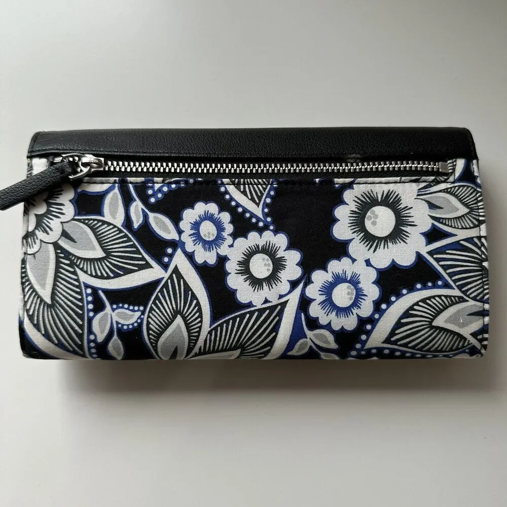 Vera Bradley Audrey Snow Lotus Pattern Wallet NWT - Picture 3 of 7